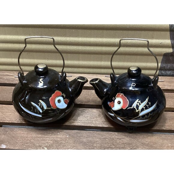 Vintage Black Teapot Kettle w/ Rooster Salt & Pepper Shakers Made in Japan - Picture 1 of 14